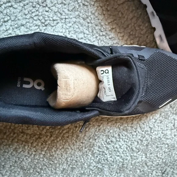 On Running Men's Black and White Sneakers - Picture 4 of 7